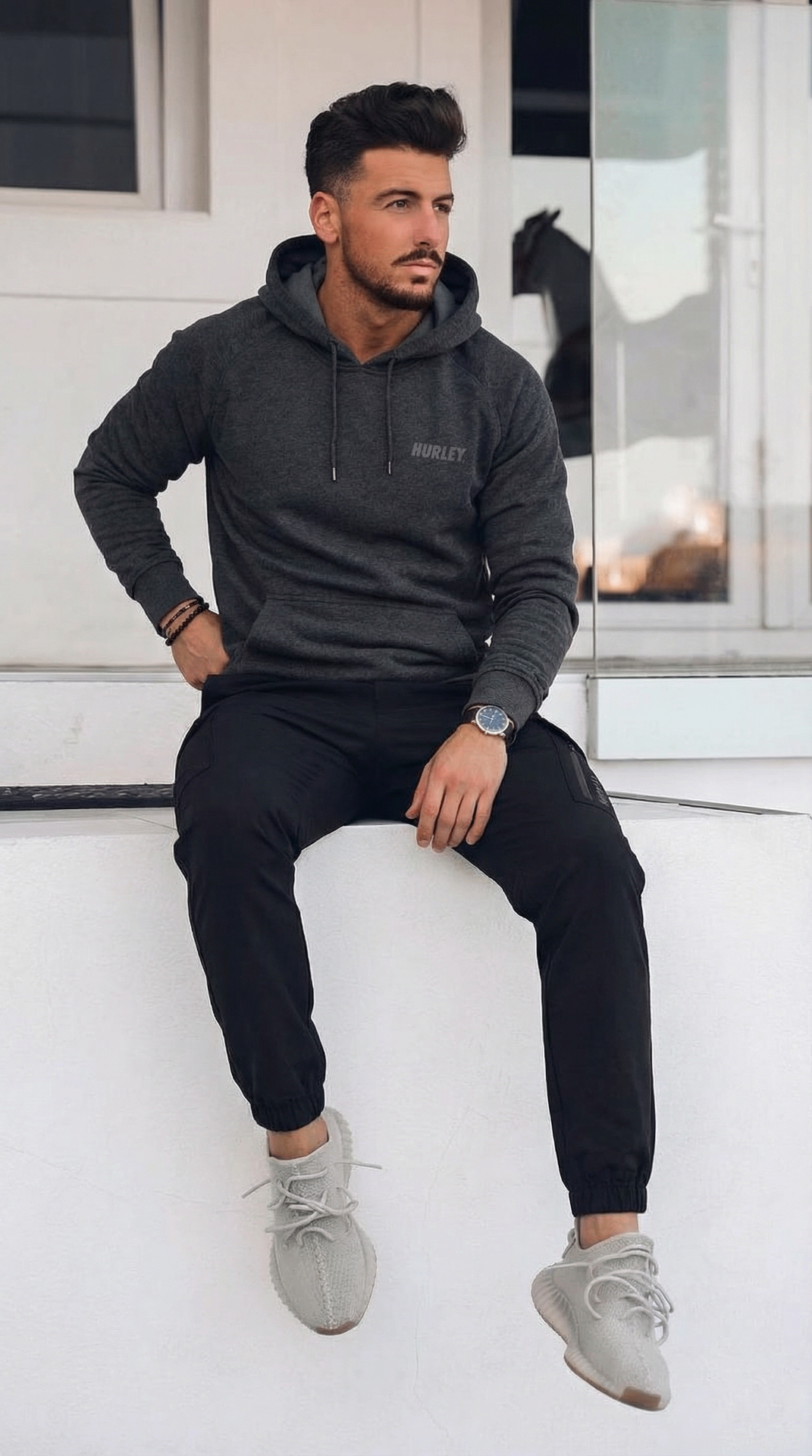 Hoodies & Sweatshirts